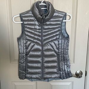 Bernardo Puffer Vest Size Small EUC LIKE NEW